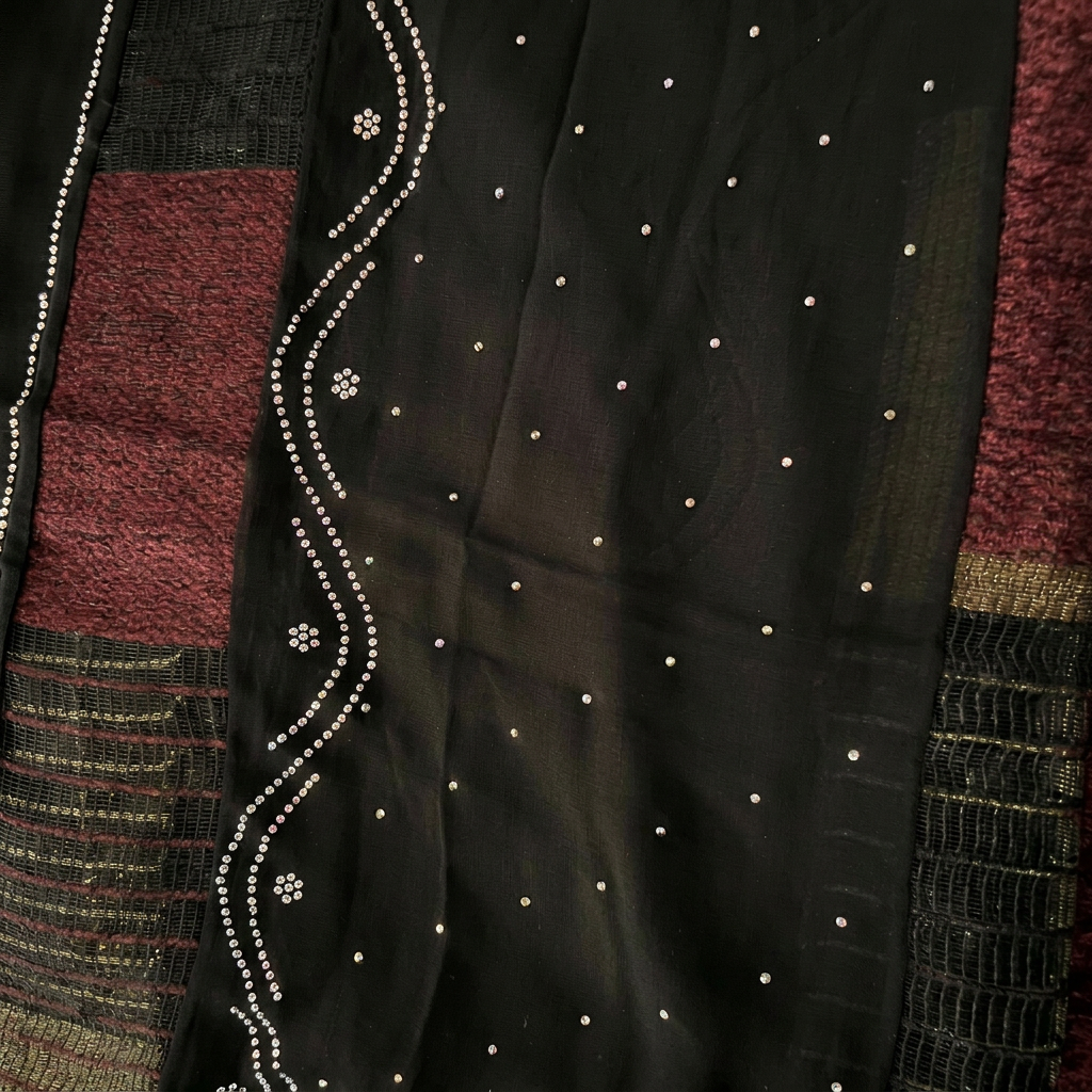 Tissu Noir Strass & Bordures Bordeaux